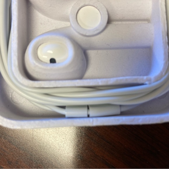 💝HP💝 BRAND NEW Apple Ear Buds MINT CONDITION Brand New Never Used!! - Picture 5 of 9